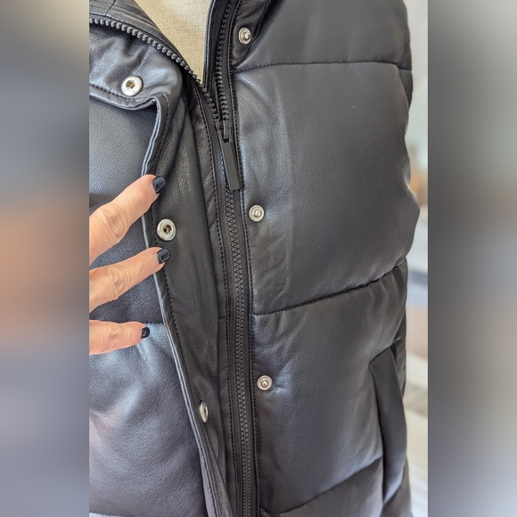 Black Puffer Vest - Picture 6 of 6